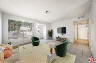 1040 Iris St in Wasco, CA - Building Photo - Building Photo