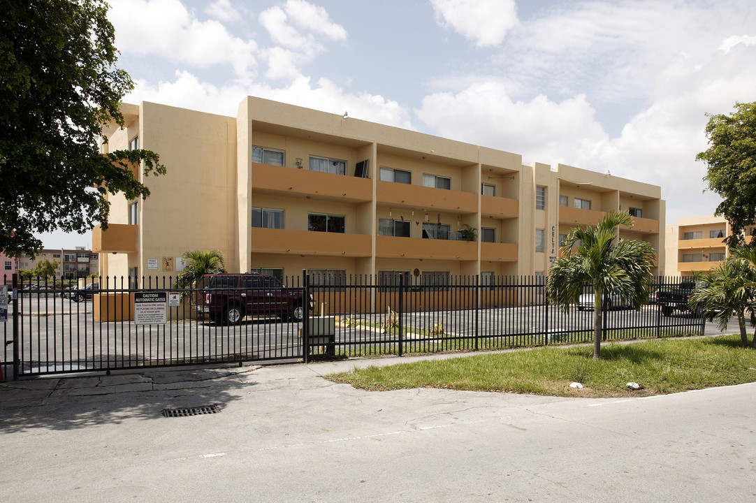 Westland Gardens East in Hialeah, FL - Building Photo