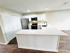 1018 Brookhollow Dr in Fayetteville, NC - Foto de edificio - Building Photo