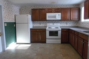 37 Upper Welden St in St. Albans, VT - Building Photo