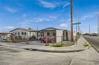 893 W Bartlett Ave in Las Vegas, NV - Building Photo - Building Photo