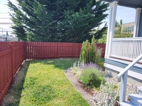 3430 Rucker Ave, Unit #1 Main Floor in Everett, WA - Building Photo - Building Photo