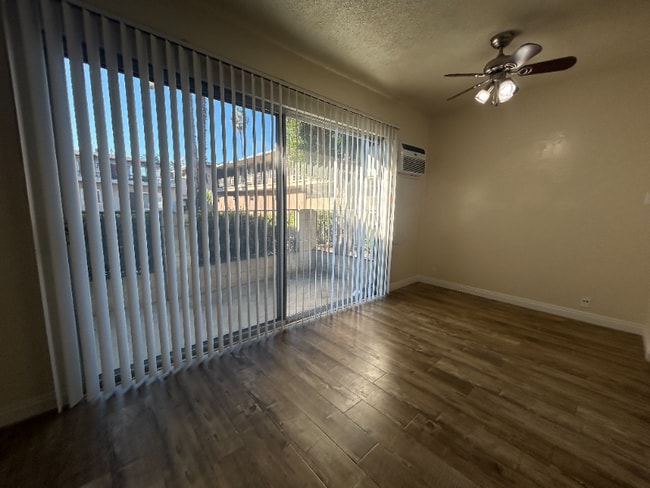 409 N Los Robles Ave