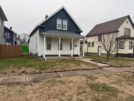 105 6th Ave in Moline, IL - Building Photo