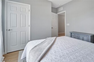 1112 SW 46th St in Cape Coral, FL - Foto de edificio - Building Photo