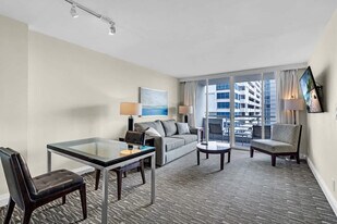 2670 E Sunrise Blvd in Fort Lauderdale, FL - Building Photo