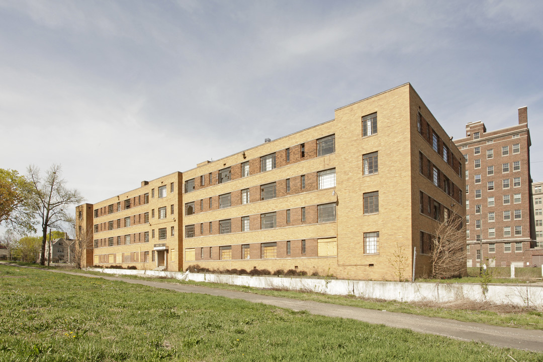 River Plaza Apartments in Detroit, MI - Foto de edificio