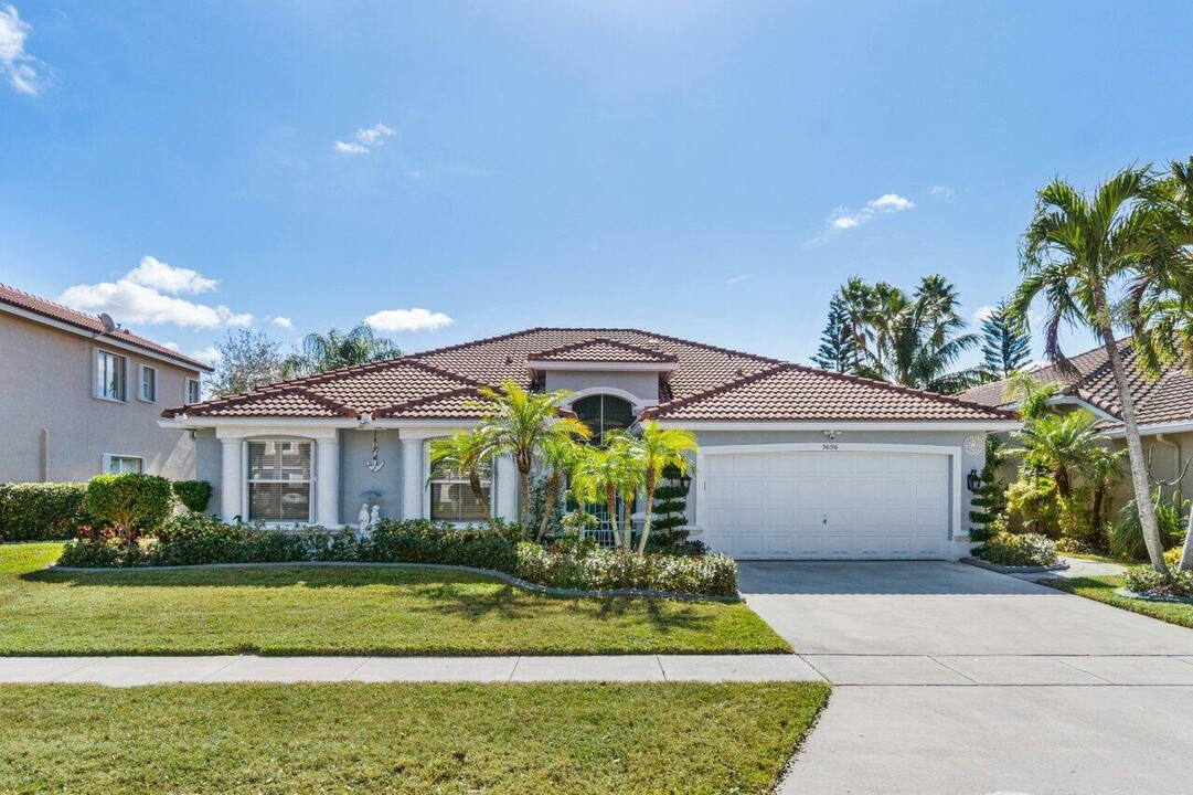 5696 Muirfield Village Cir in Greenacres, FL - Building Photo