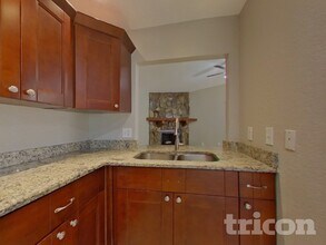 1933 Gregory Dr, Unit A18 in Tampa, FL - Building Photo - Building Photo