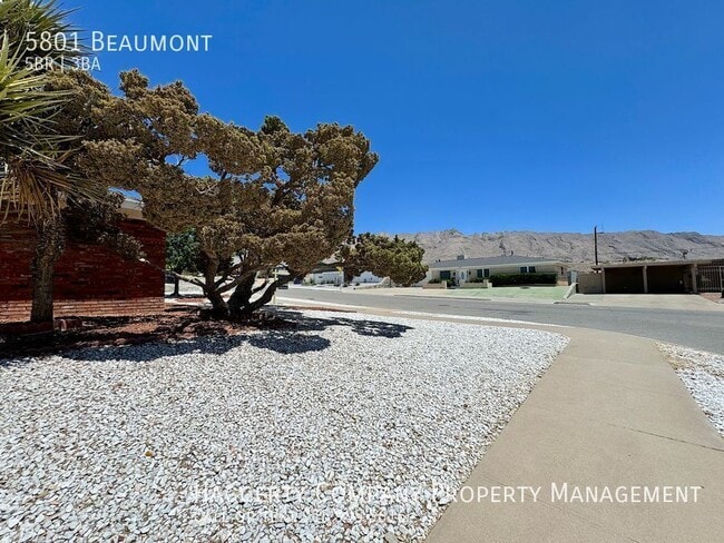 5801 Beaumont Pl in El Paso, TX - Building Photo - Building Photo