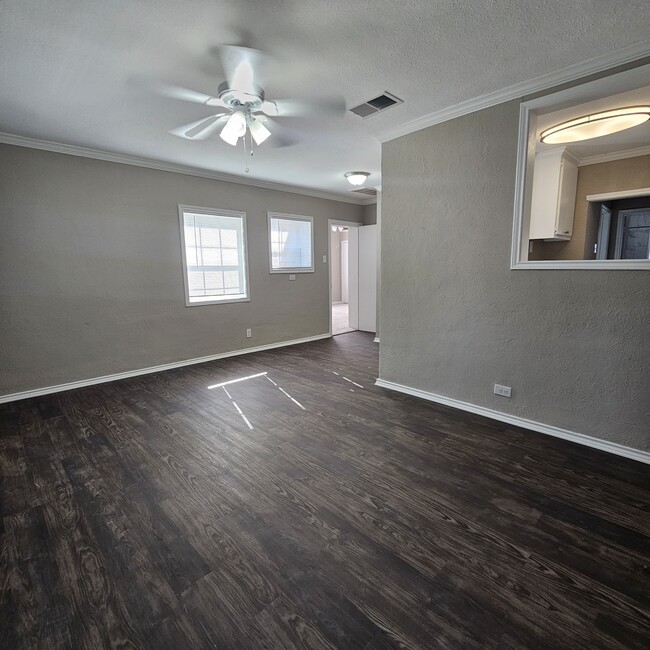 10121 Kilarney Dr in Dallas, TX - Foto de edificio - Building Photo