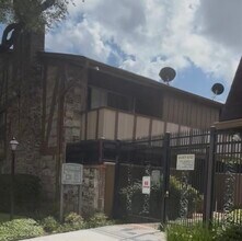 2574 Marilee Ln in Houston, TX - Building Photo - Building Photo