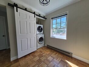 1602 W Abingdon Dr, Unit 201 in Alexandria, VA - Building Photo - Building Photo