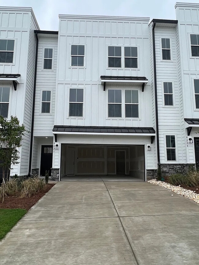 property at 9921 Walnut Hl Rd NW