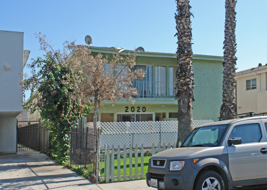 2020 Garth Ave in Los Angeles, CA - Foto de edificio