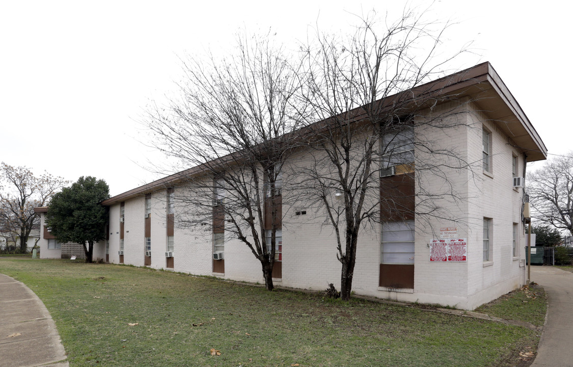 Su Casa Apartments in Dallas, TX - Building Photo