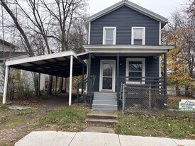 932 13th St SE in Massillon, OH - Building Photo