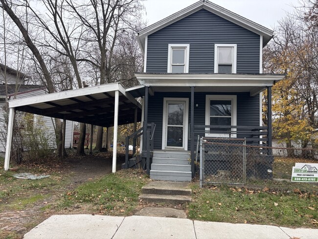 property at 932 13th St SE