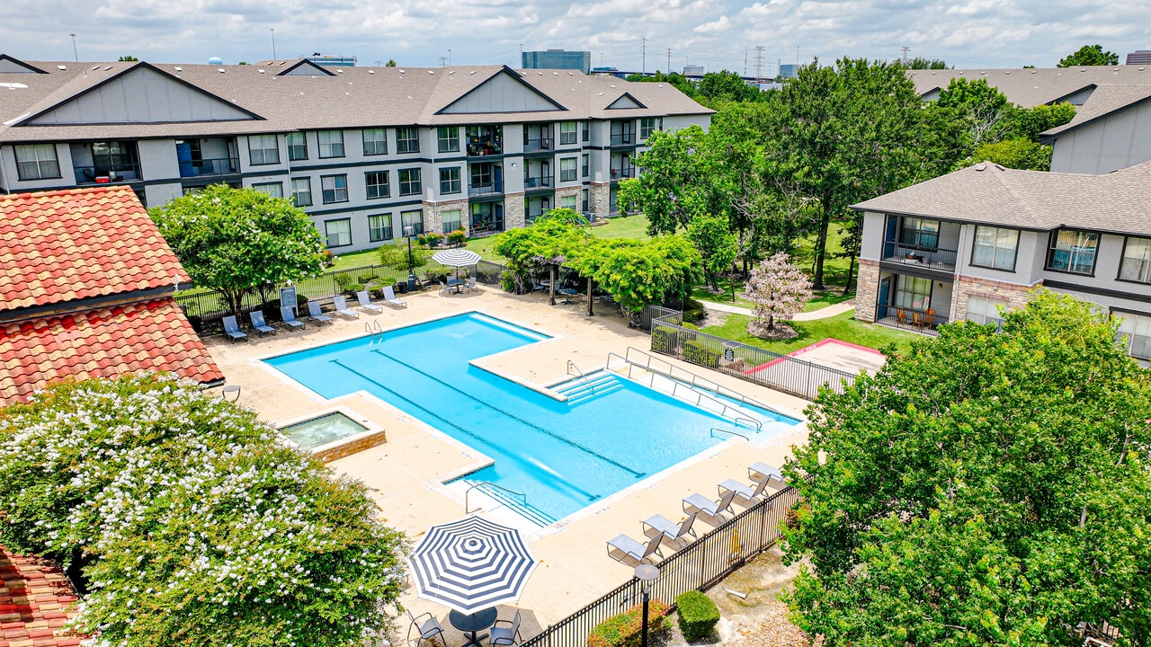 Life at Brighton Estates in Houston, TX - Foto de edificio