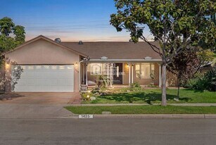1425 W Woodcrest Ave in Fullerton, CA - Building Photo