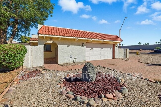 property at 2192 E Balboa Dr