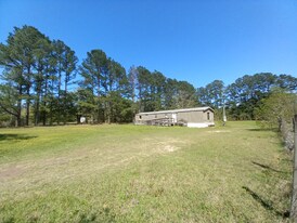 5094 Red Barn Rd in Milton, FL - Building Photo