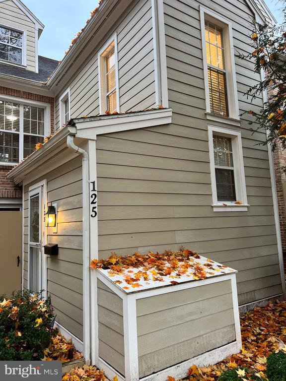 property at 125 Medinah Dr