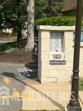 89 Gate House Ln in Edison, NJ - Building Photo - Building Photo