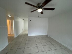 334 E 2nd St in Hialeah, FL - Foto de edificio - Building Photo