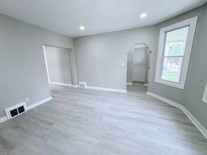 2166 S 6th St in Milwaukee, WI - Building Photo - Building Photo