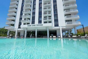 400 E Colonial Dr in Orlando, FL - Building Photo