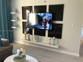 19999 E Country Club Dr, Unit 1405 in Aventura, FL - Building Photo - Building Photo