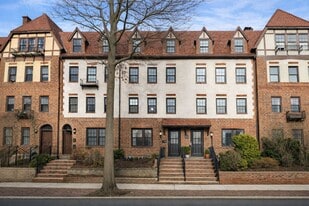 1-94 Burns St in Queens, NY - Building Photo