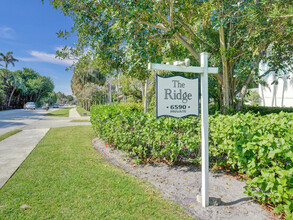 6590 N Ocean Blvd-Unit -9 in Boynton Beach, FL - Foto de edificio - Building Photo