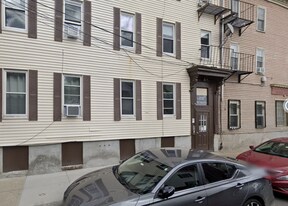 218 W 8th St, Unit 3 in Boston, MA - Building Photo