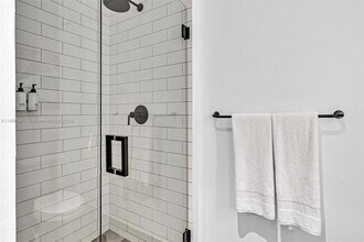398 NE 5th St, Unit 1905 in Miami, FL - Building Photo - Building Photo