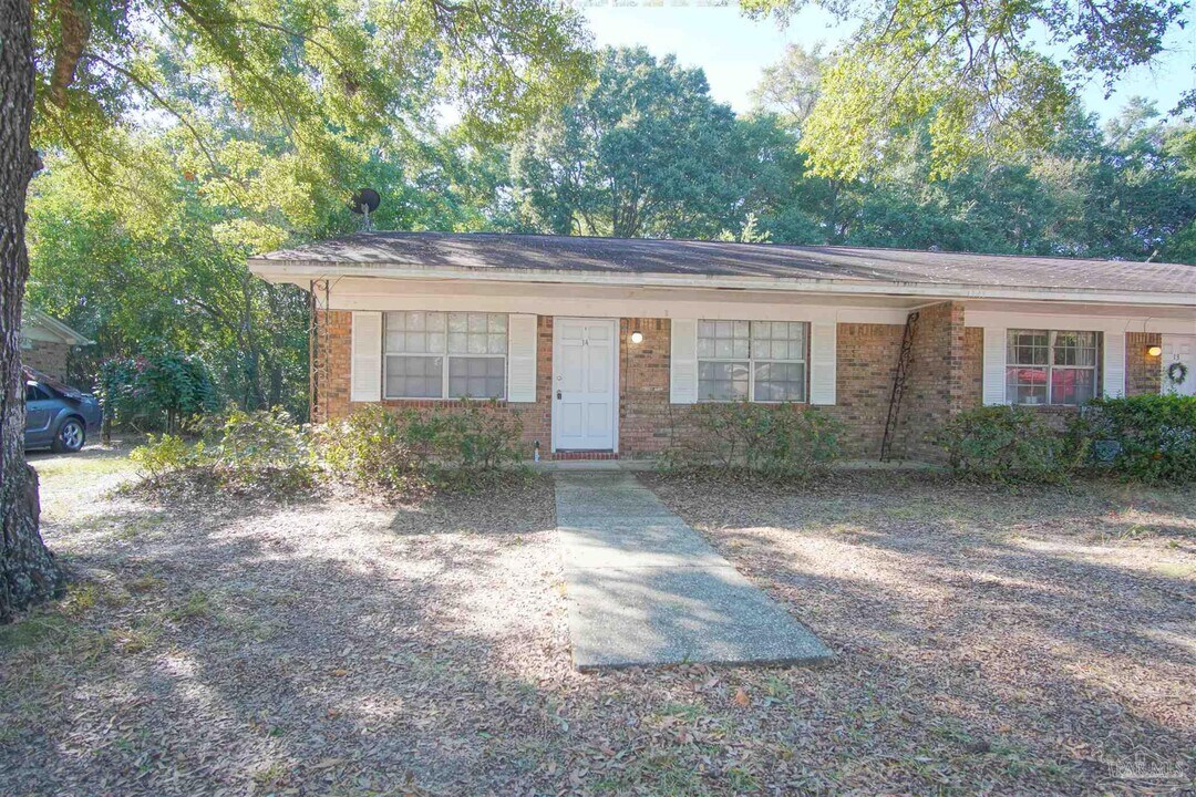 1447 E Burgess Rd in Pensacola, FL - Building Photo