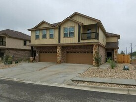 106 Lakeview Ct in Kyle, TX - Building Photo