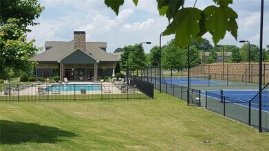 423 Royal Cres Ln E in Canton, GA - Building Photo - Building Photo