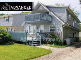 7032A W Mill Rd in Milwaukee, WI - Building Photo