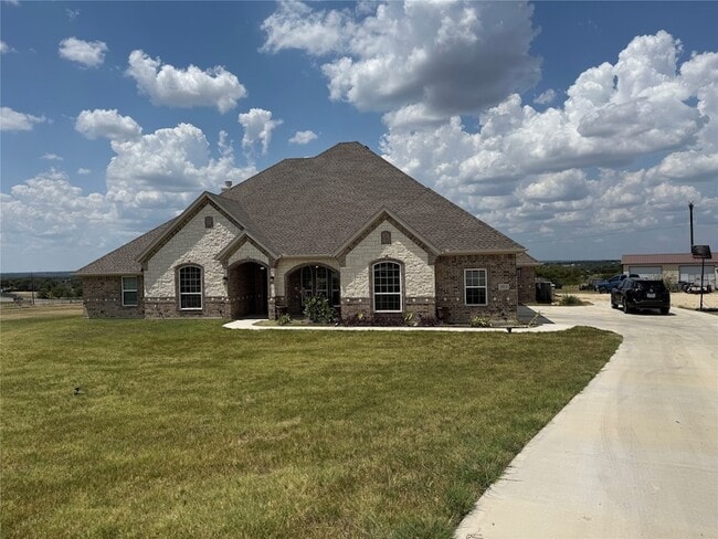 1013 Sky Ct in Weatherford, TX - Foto de edificio - Building Photo