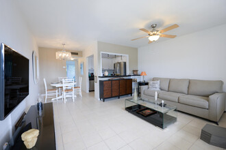 3402 Cynthia Ln in Lake Worth Beach, FL - Building Photo - Building Photo