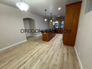 939 Irvington Dr in Eugene, OR - Building Photo - Building Photo