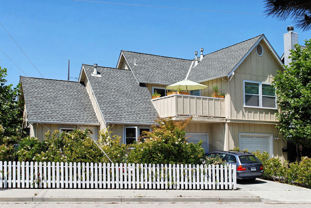 136 Pine Street in Santa Cruz, CA - Building Photo