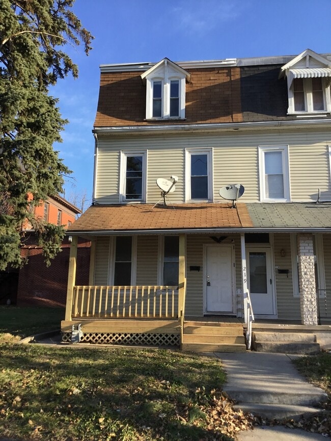property at 221 N Hartley St
