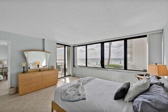 3590 S Ocean Blvd, Unit 306 in South Palm Beach, FL - Foto de edificio - Building Photo