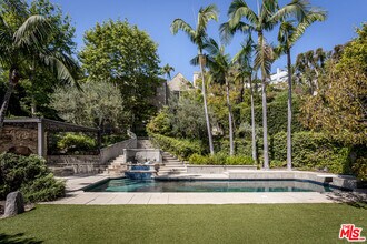 353 N Gunston Dr in Los Angeles, CA - Building Photo - Building Photo