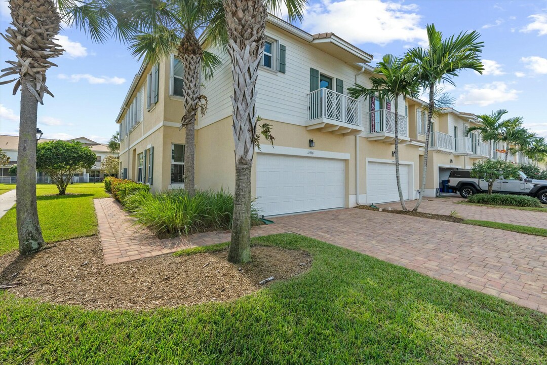 11936 Cypress Key Way in Royal Palm Beach, FL - Building Photo
