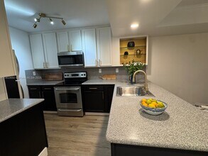 4770 NW 102nd Ave in Doral, FL - Building Photo - Building Photo