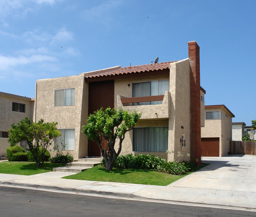 16811 Hoskins St in Huntington Beach, CA - Building Photo